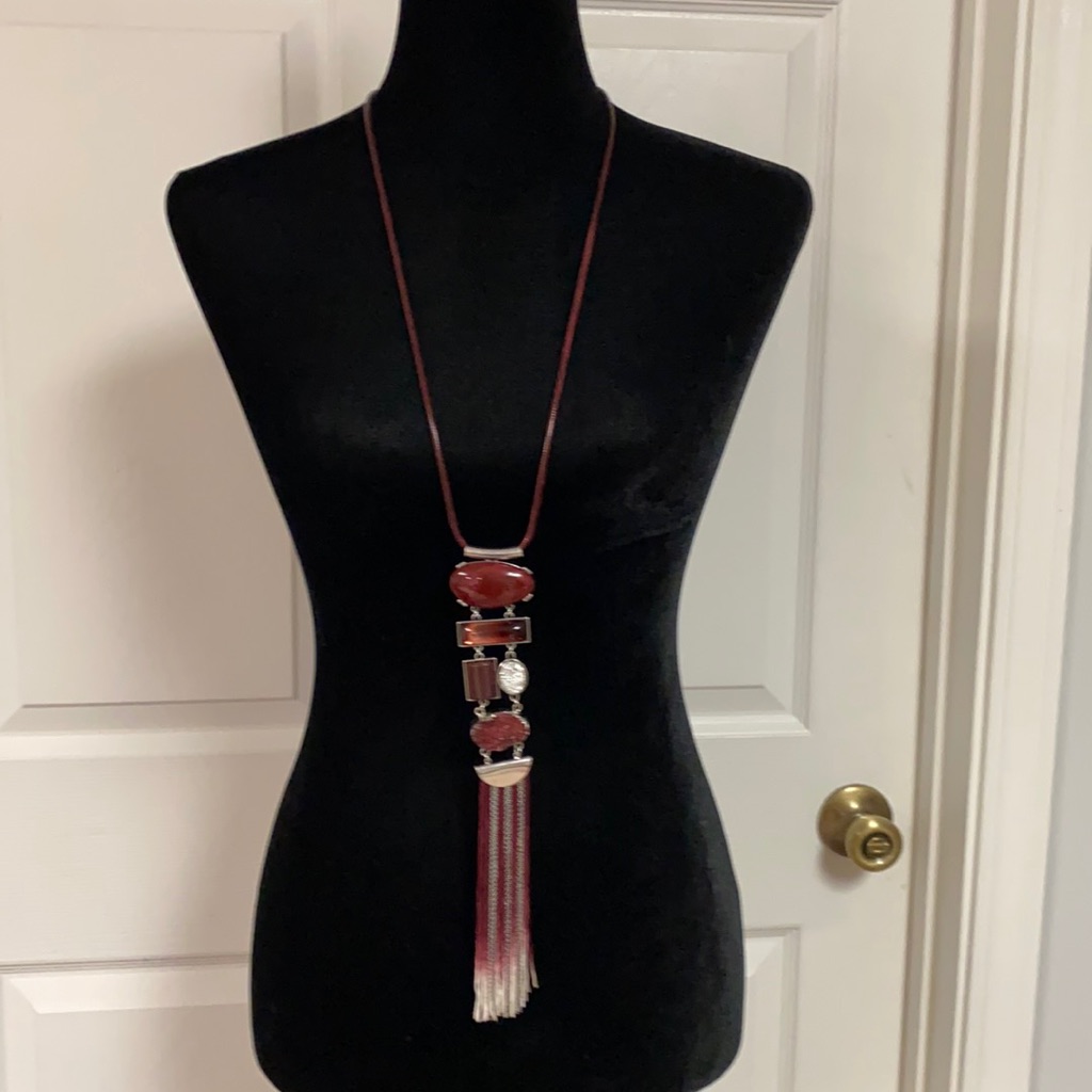 Cato Burgundy Rocks, Stones & Fringes Necklace With Earrings